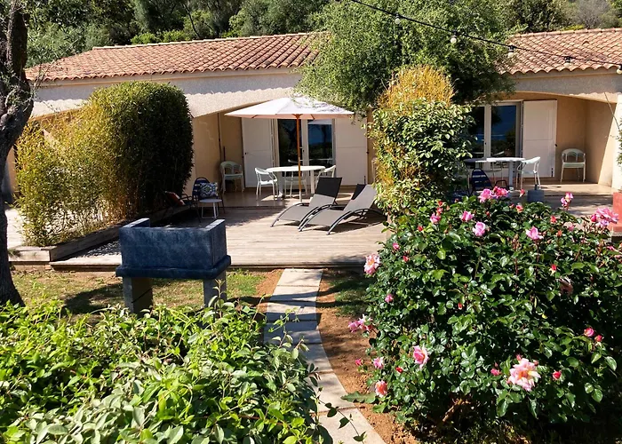 Prázdninový areál Ogliastrello Olmeto (Corsica)